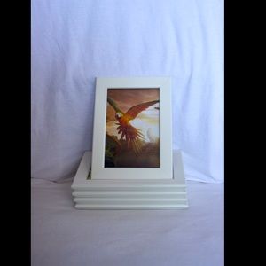 5 White Picture Frames